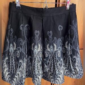 Banana Republic Black & Brown Paisley Print Pleated Skirt Size 6P